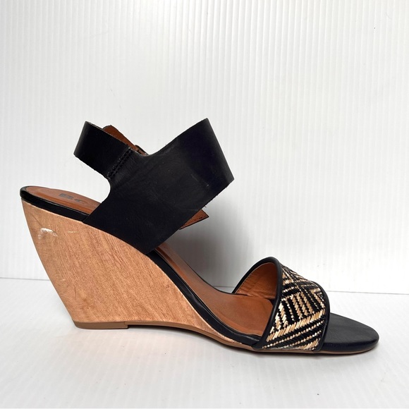 BC Born in California Wedge Sandles - Strappy, Aztec Print, Wooden Heel - Picture 2 of 9